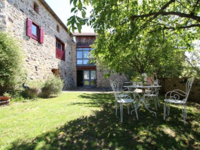 Gîte 4 étoiles au cœur de l’Auvergne avec terrasse, jardin clos et équipements pour enfants - FR-1-582-476